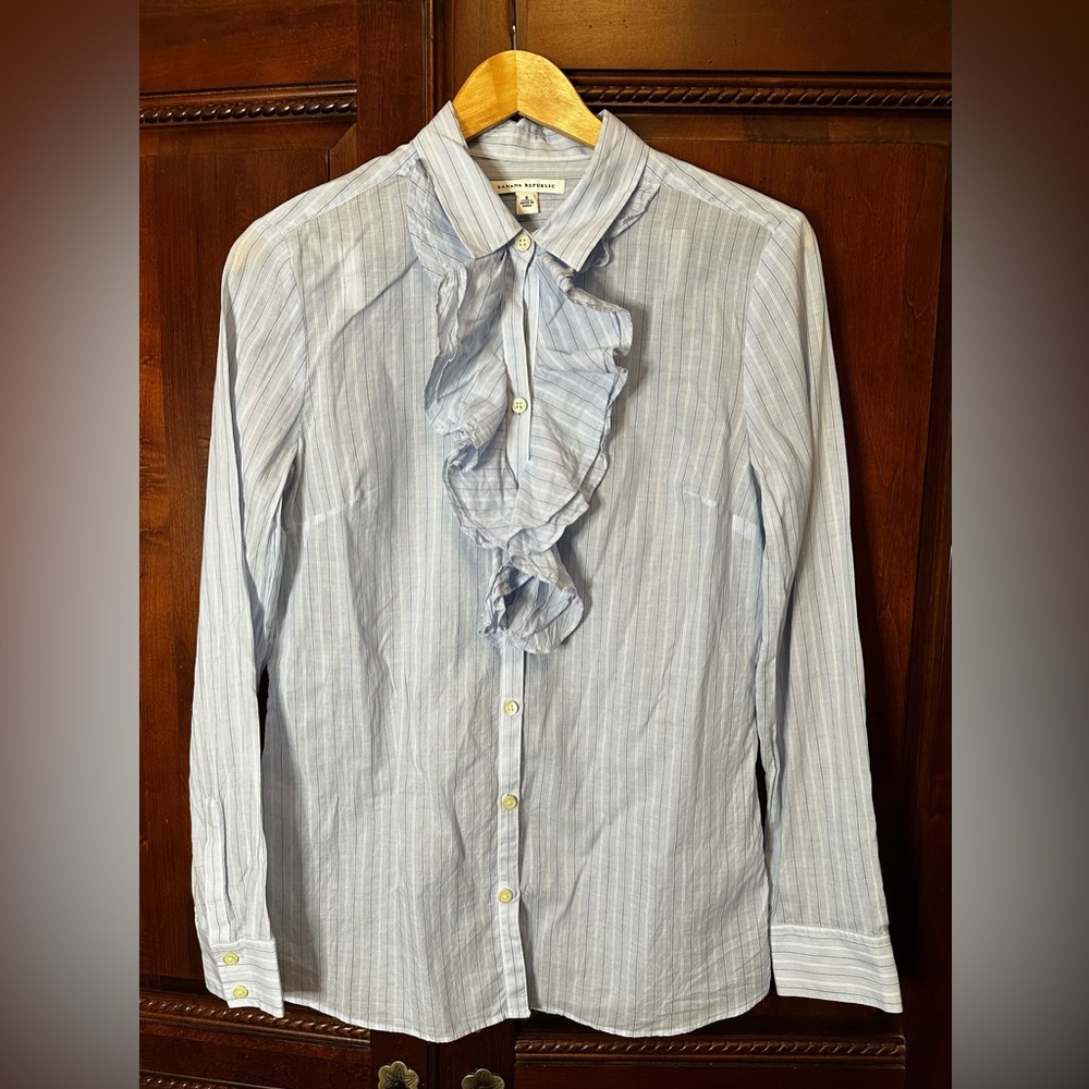 Banana Republic size 6 blue striped blouse